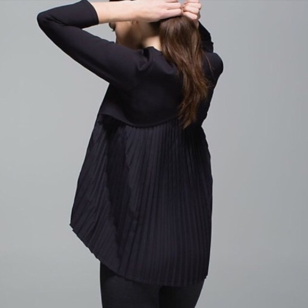 Lululemon Pleat On Long Sleeve Black Top SIZE 6